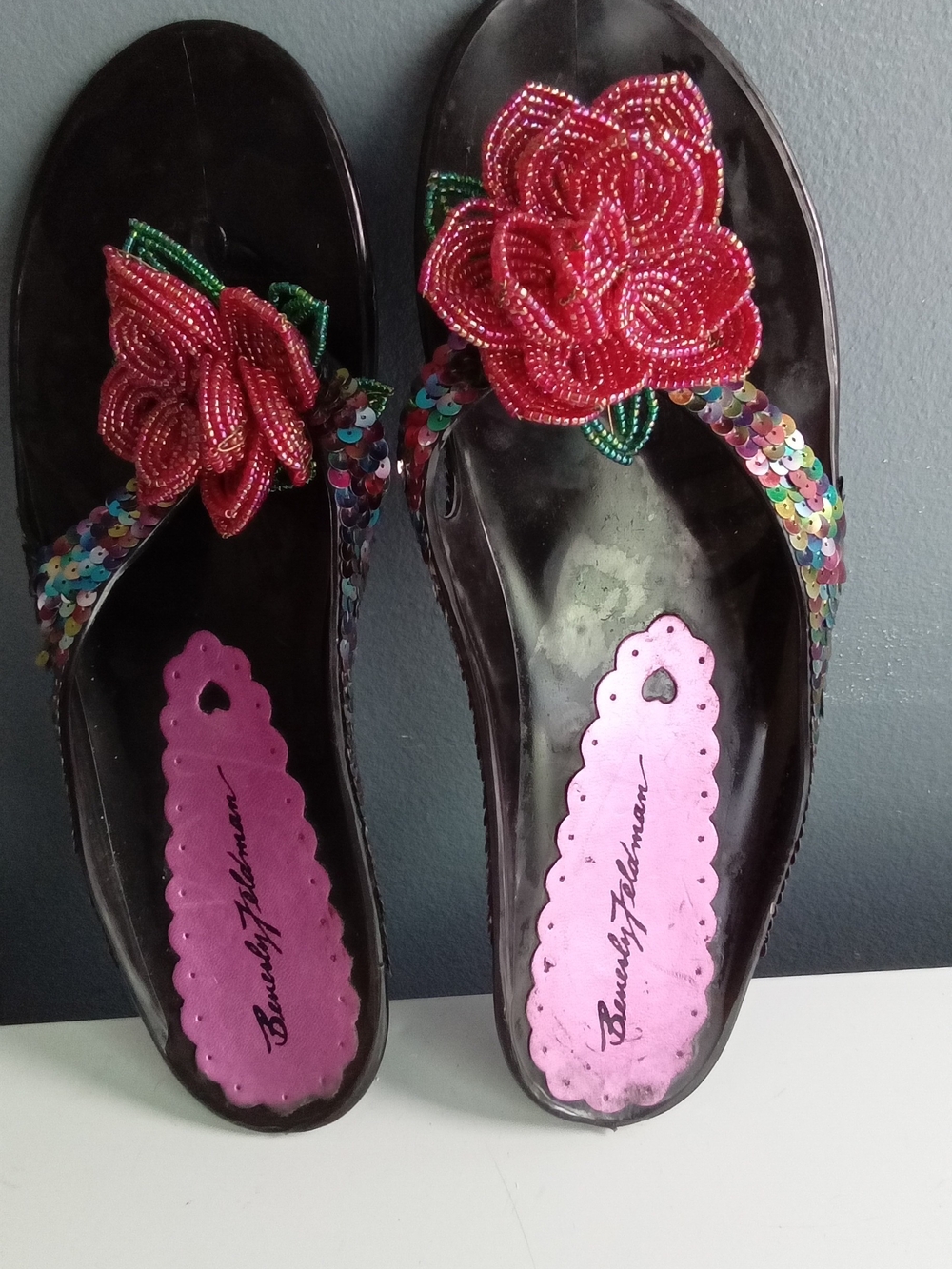 Beverly Feldman Black Jelly Thong Sandals Beaded Red Rose Multi Sequin Flat 10